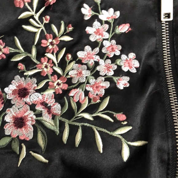 Adorable jacket. Never been worn - Picture 2 of 8